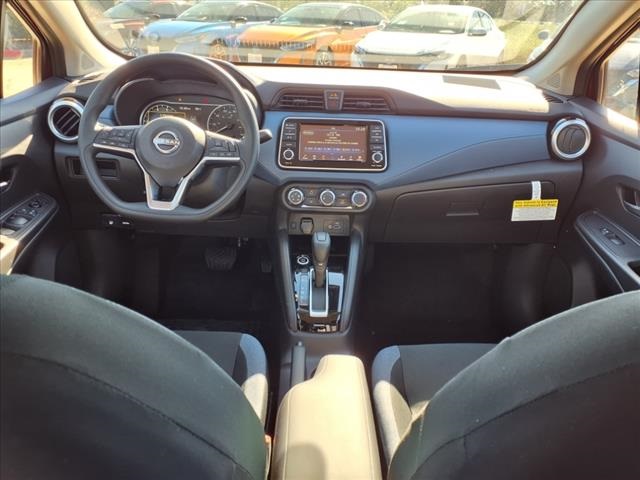 2025 Nissan Versa 1.6 SV photo 3
