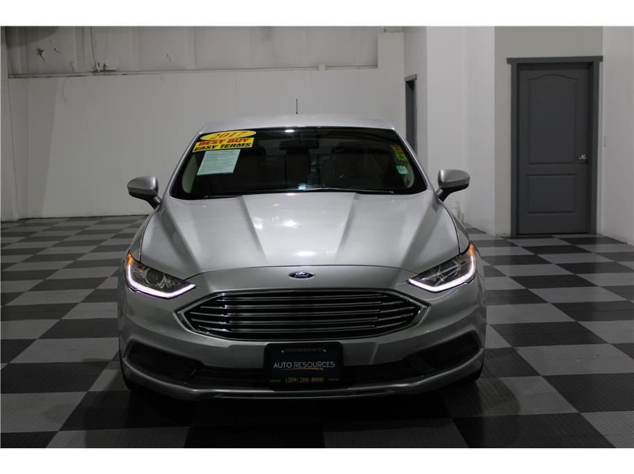 2017 Ford Fusion SE photo 2