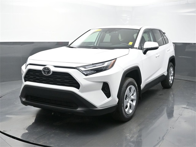 2025 Toyota RAV4 LE's photo