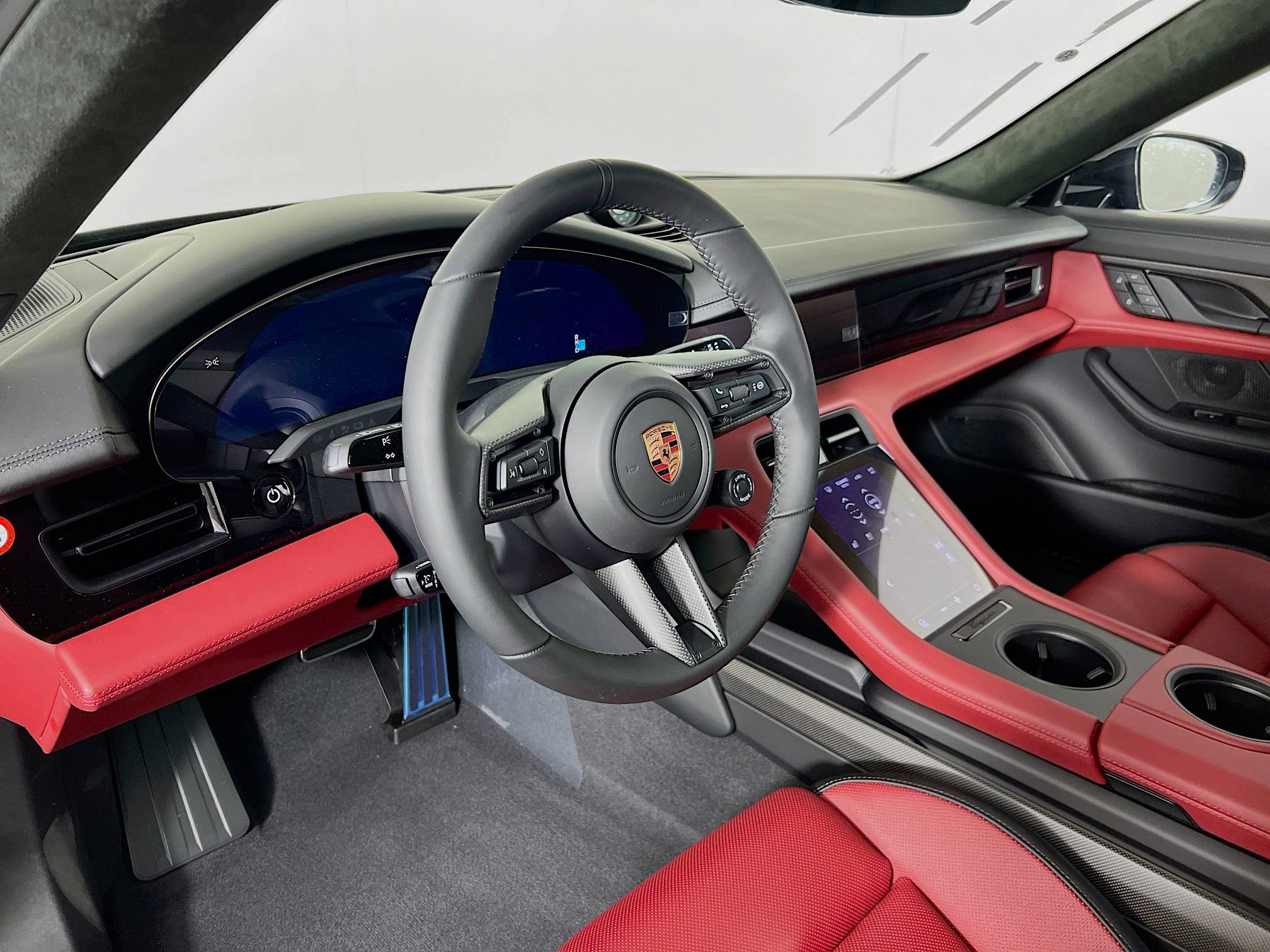 2026 Porsche Taycan GTS photo 4