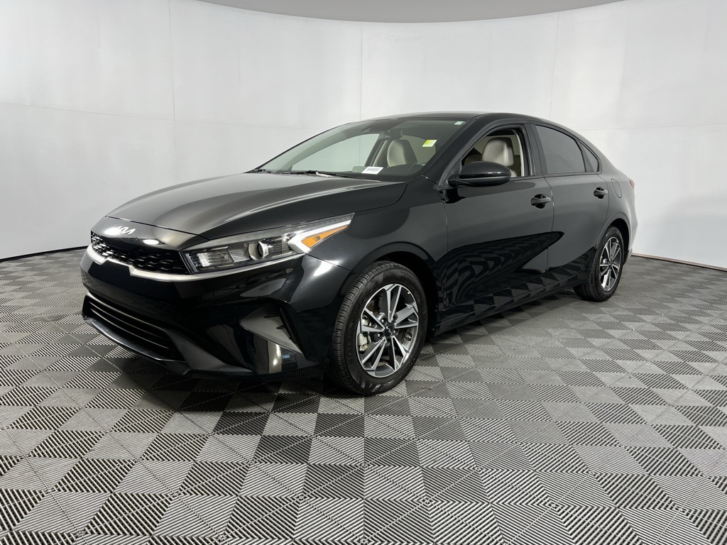 2023 Kia Forte LXS photo 2