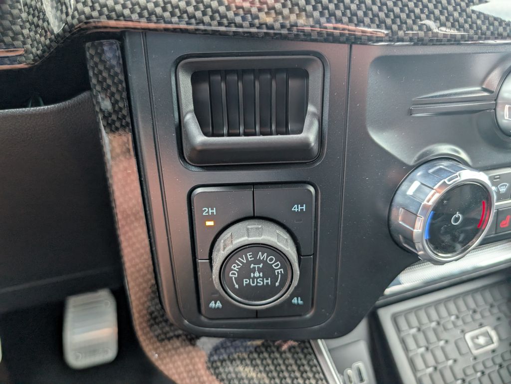 2025 Ford F-150 Lariat photo 18