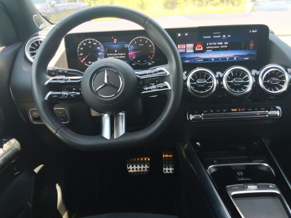 2025 Mercedes Benz GLA 250 4MATIC photo 2