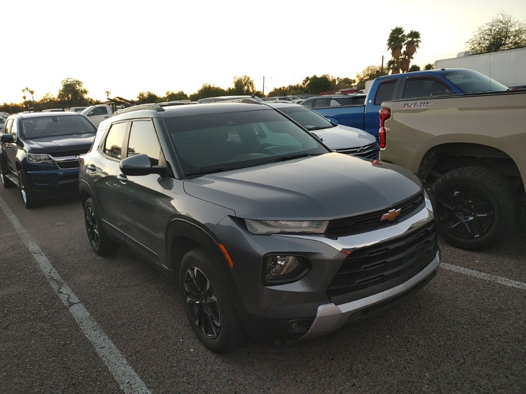 2021 Chevrolet Trailblazer LT photo 2