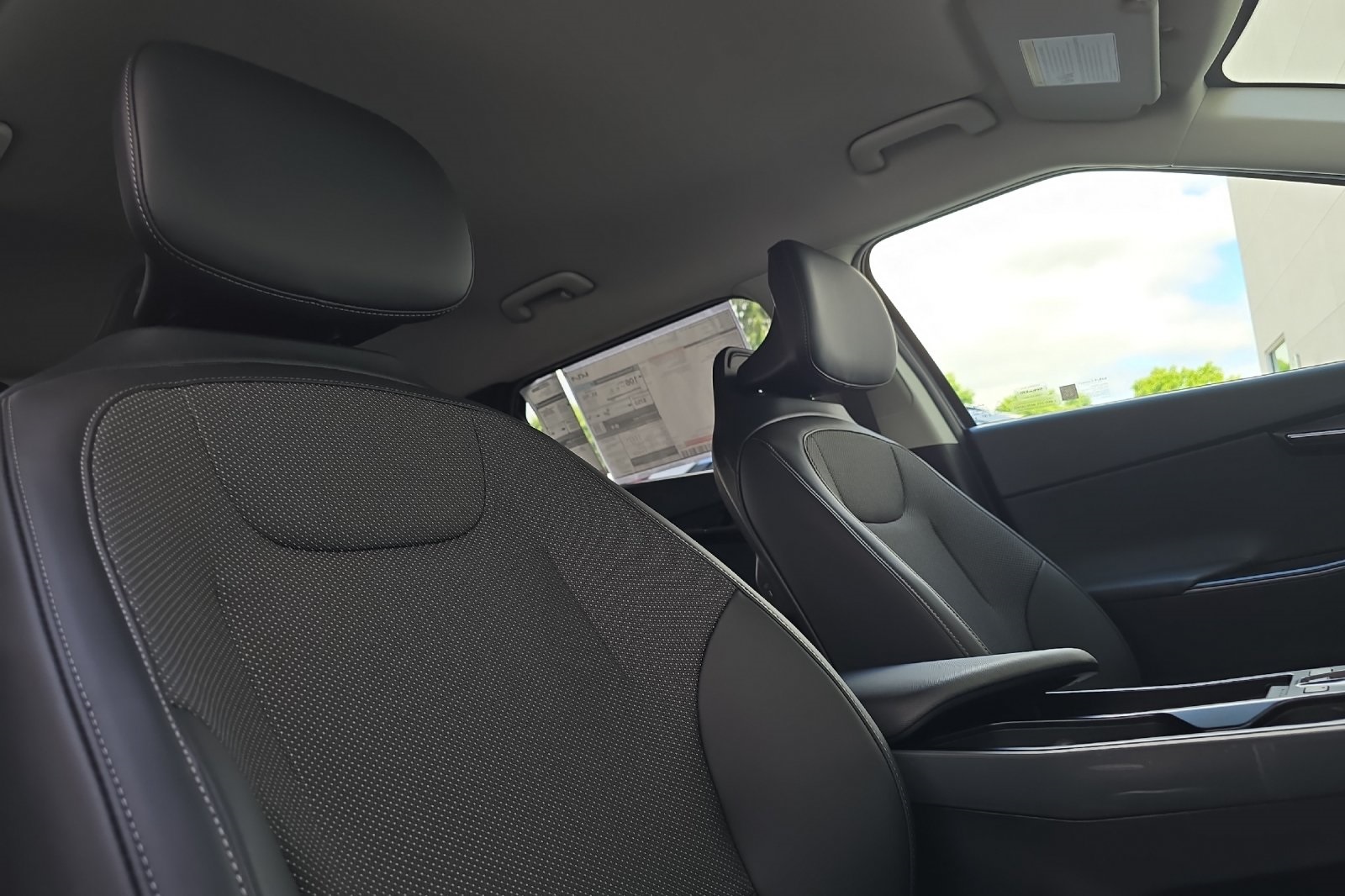 2025 Kia EV6 Light Wind photo 13