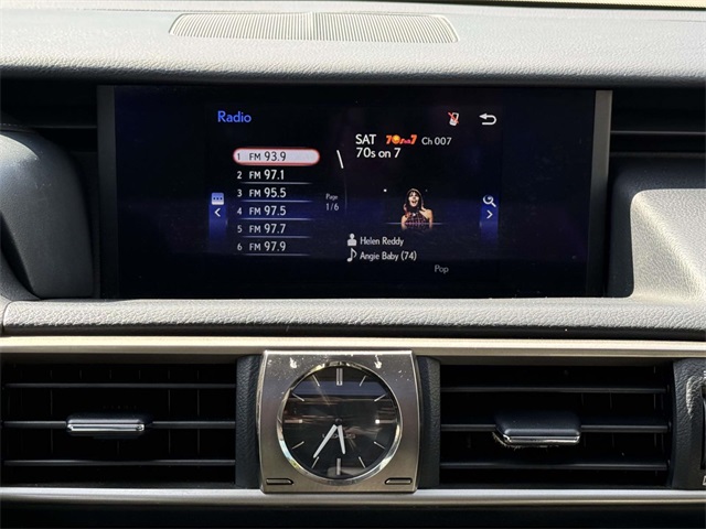 2017 Lexus IS 300 photo 19