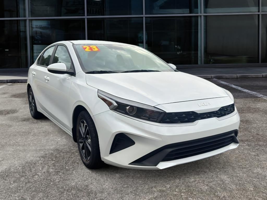 2023 Kia Forte LXS photo 3