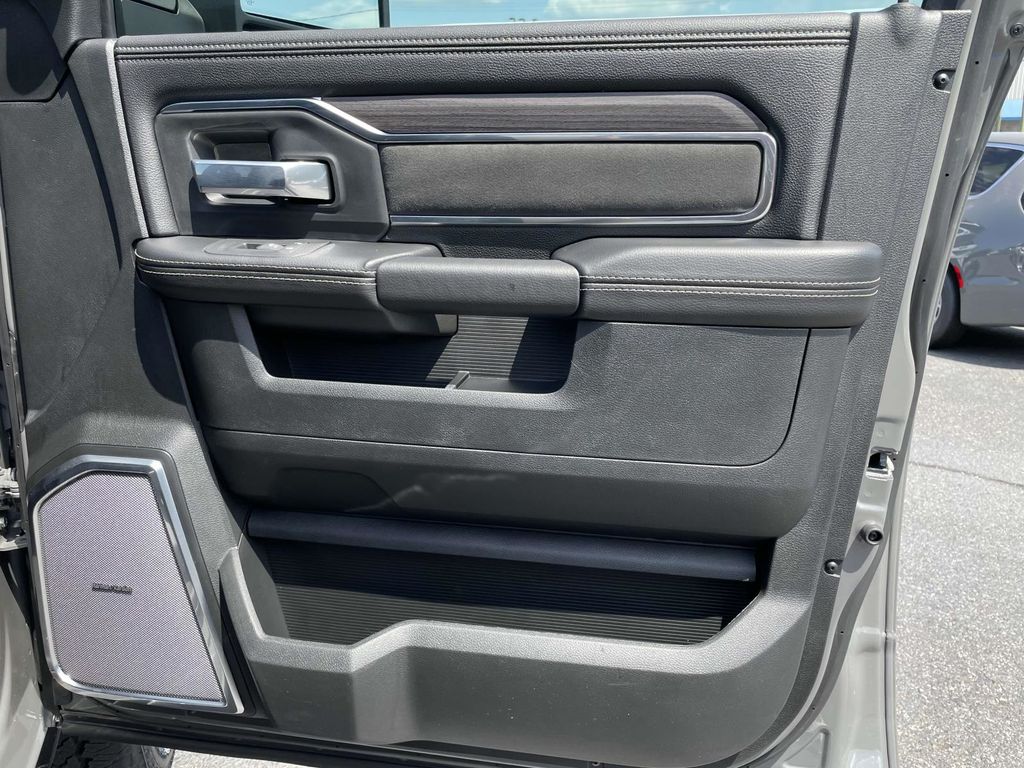 2025 Ram 2500 Laramie photo 12