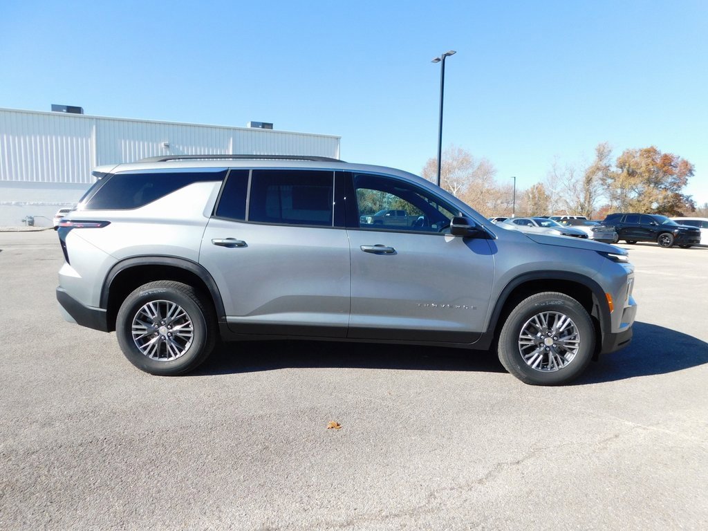 2026 Chevrolet Traverse photo 2