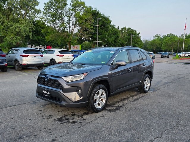 2020 Toyota RAV4 Hybrid XLE photo 3