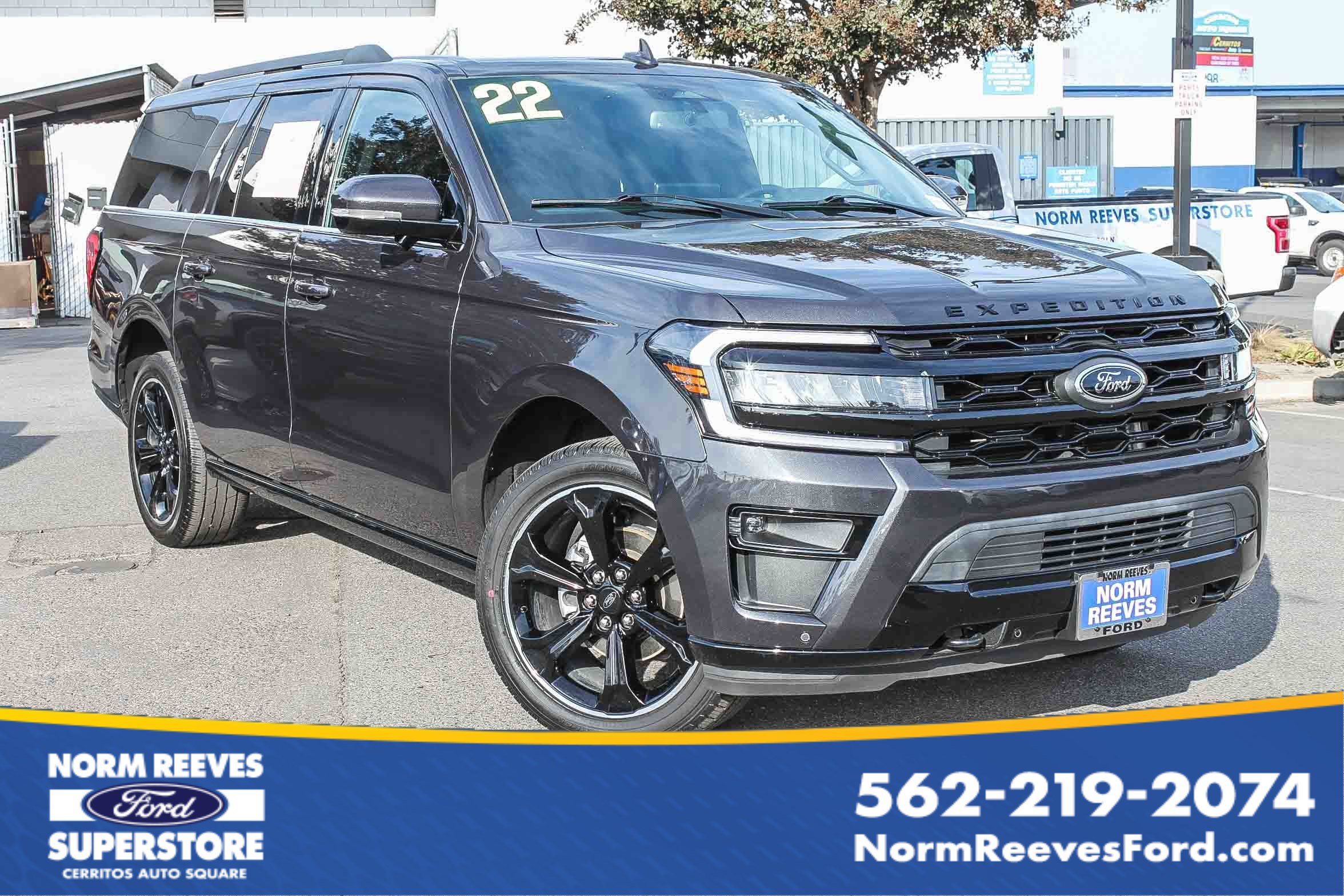 2022 Ford Expedition Limited's photo