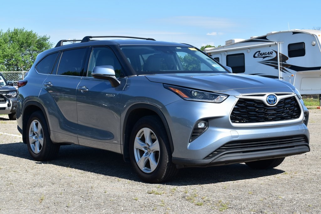 2021 Toyota Highlander Hybrid LE photo 3