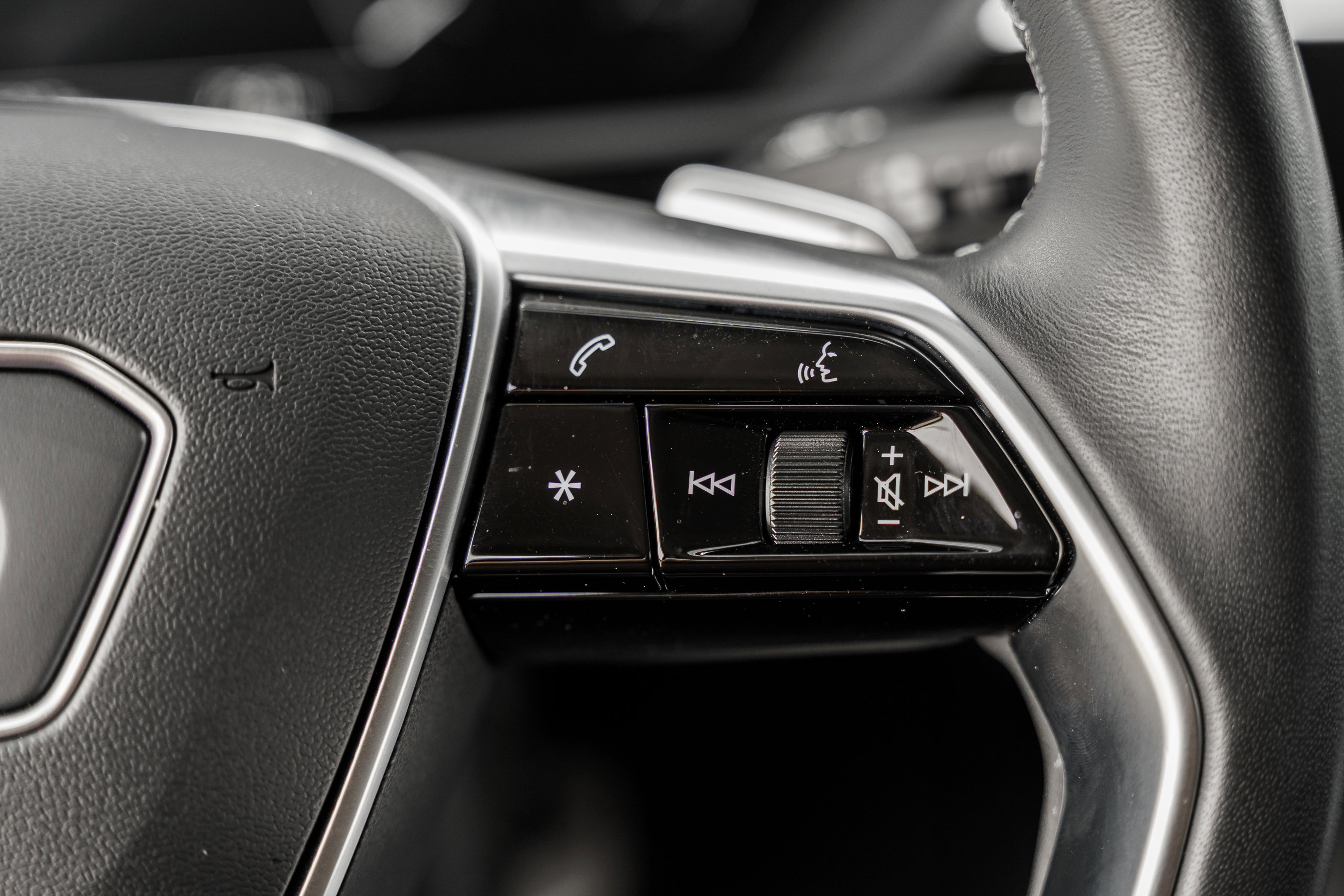 2024 Audi Q8 E-tron Prestige photo 17