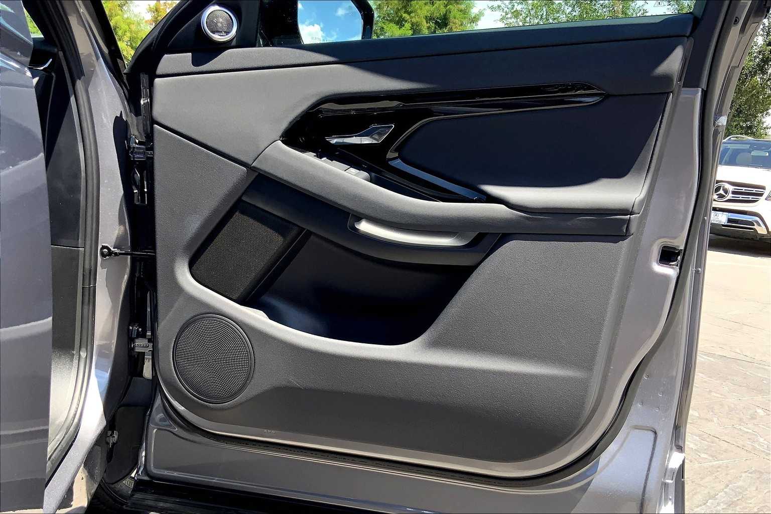2024 Land Rover Range Rover Evoque S photo 41