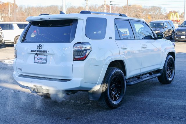 2021 Toyota 4Runner SR5 photo 3