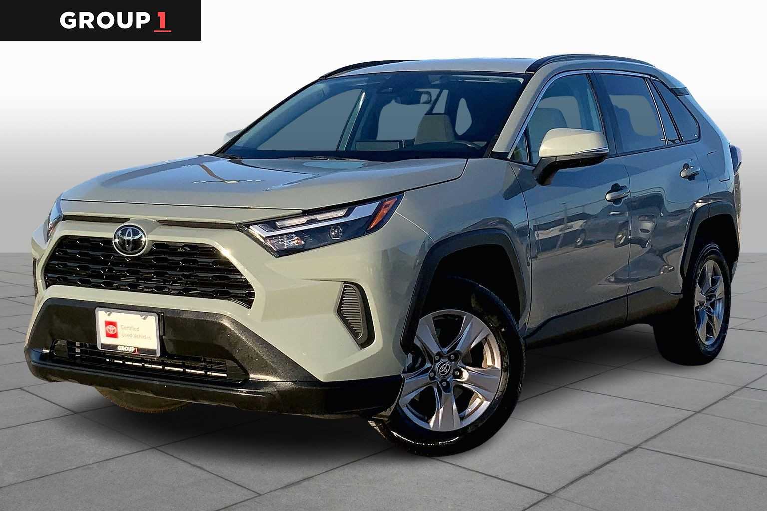 2023 Toyota RAV4 XLE's photo