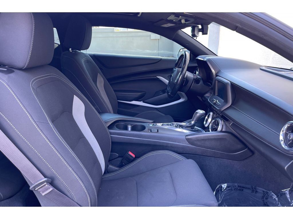 2017 Chevrolet Camaro 1LT photo 18
