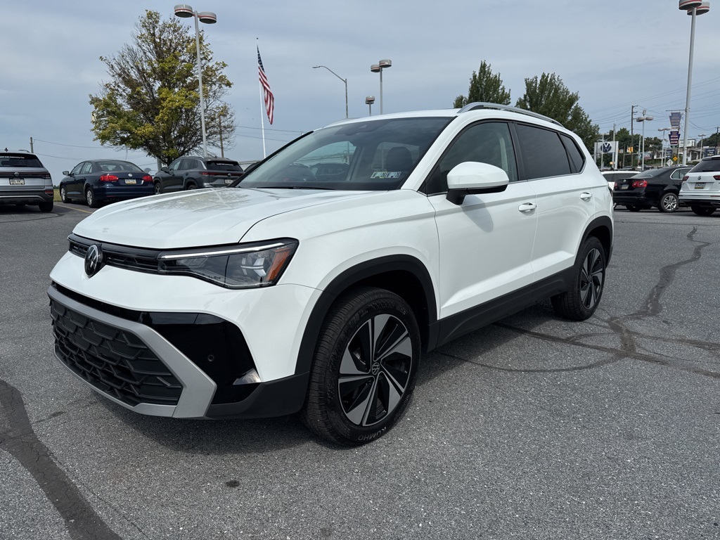2025 Volkswagen Taos SE photo 3
