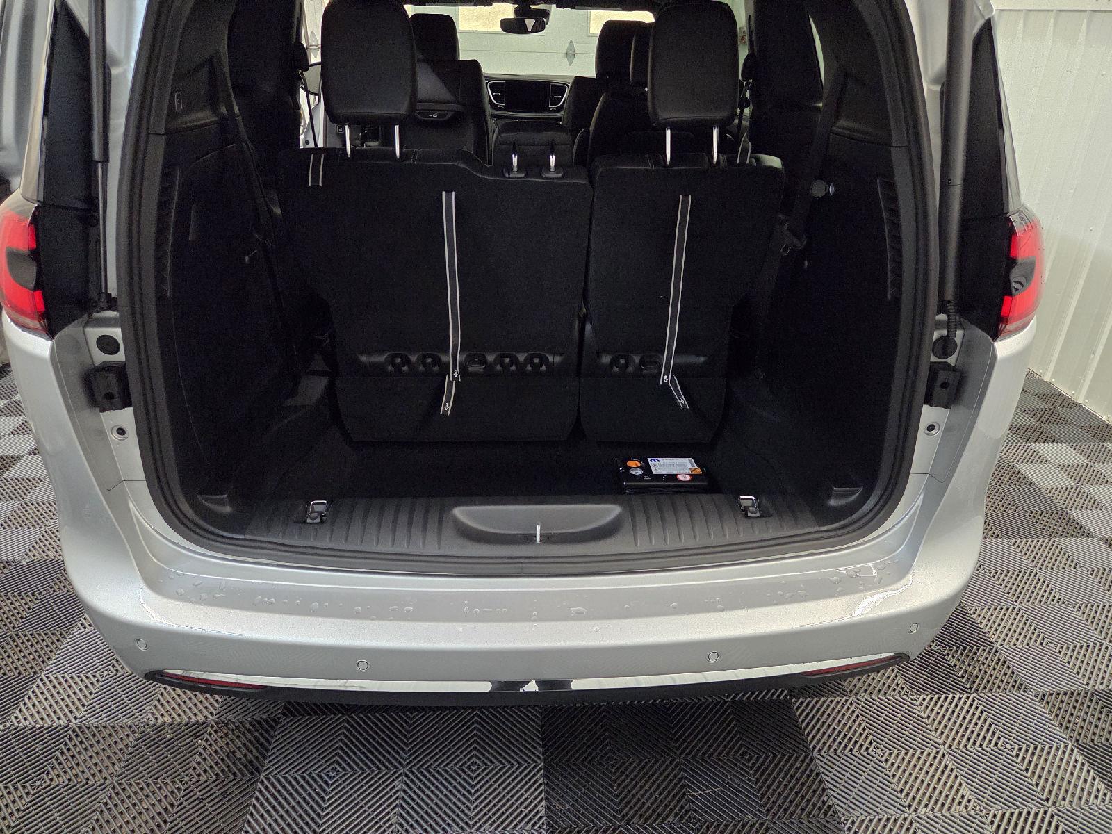 2026 Chrysler Pacifica photo 45