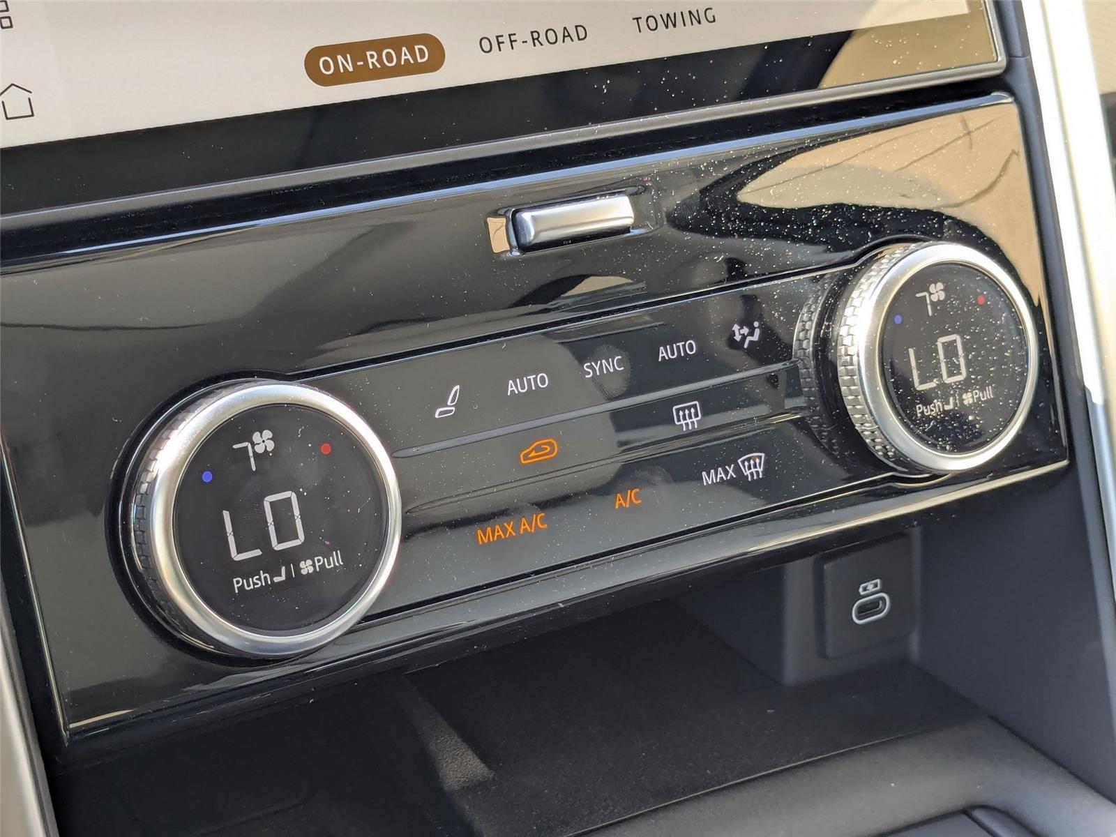 2025 Land Rover Discovery SE photo 19