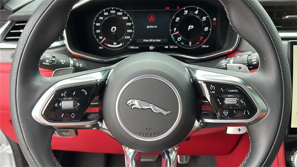 2024 Jaguar F-PACE SVR photo 14