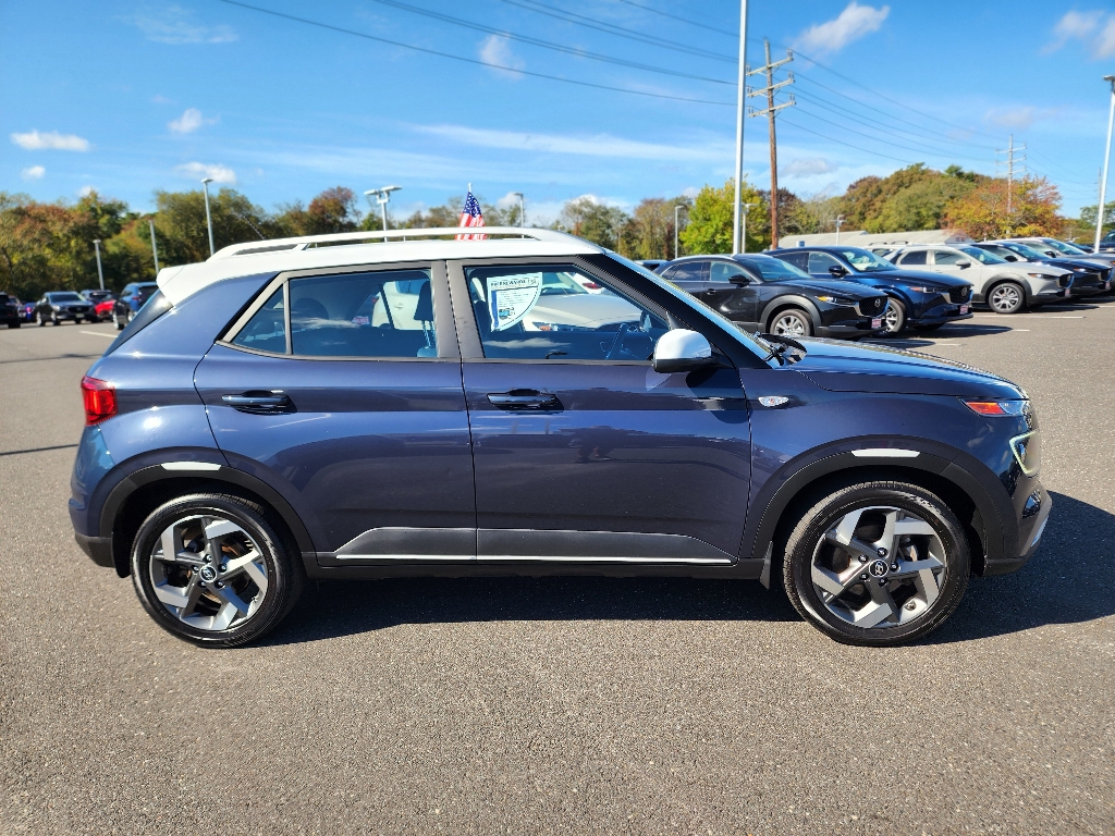 2023 Hyundai Venue Limited photo 15