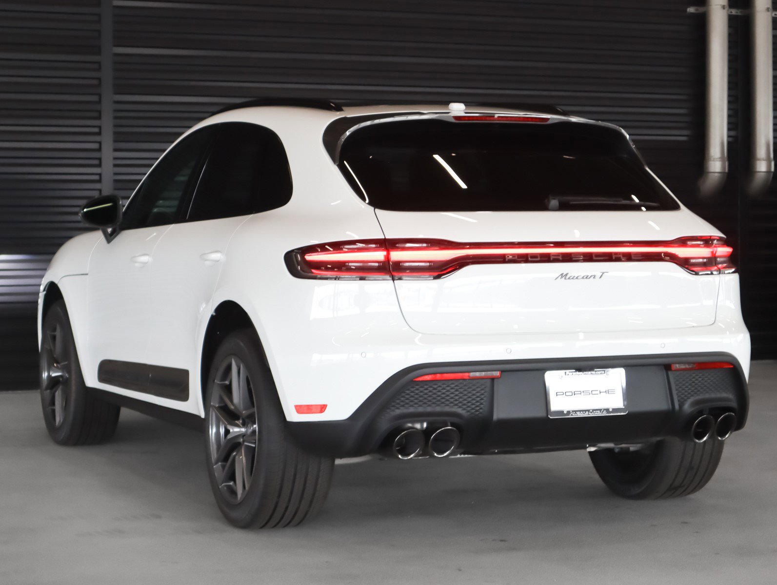 2025 Porsche Macan T photo 3