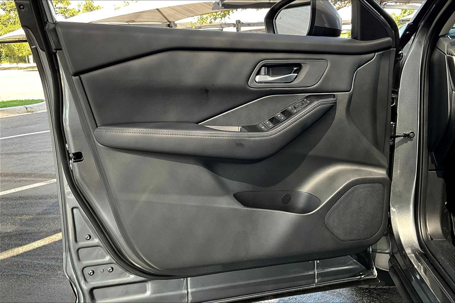 2026 Nissan Rogue SV photo 3