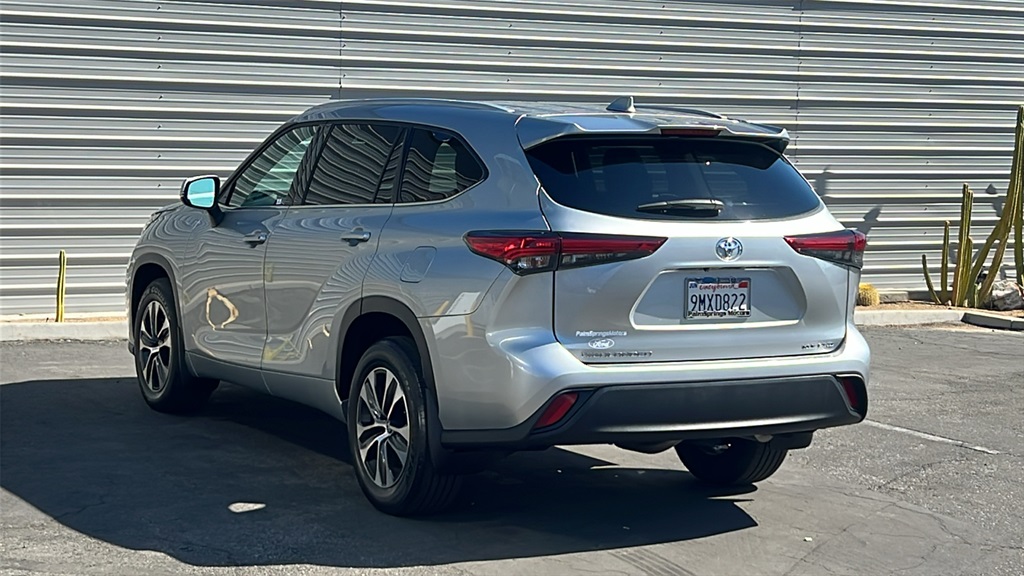 2022 Toyota Highlander XLE photo 4