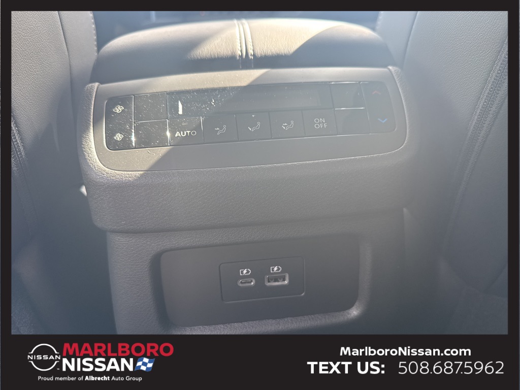2025 Nissan Pathfinder SL photo 21