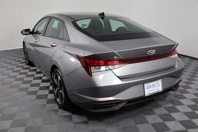 2023 Hyundai Elantra SEL photo 6