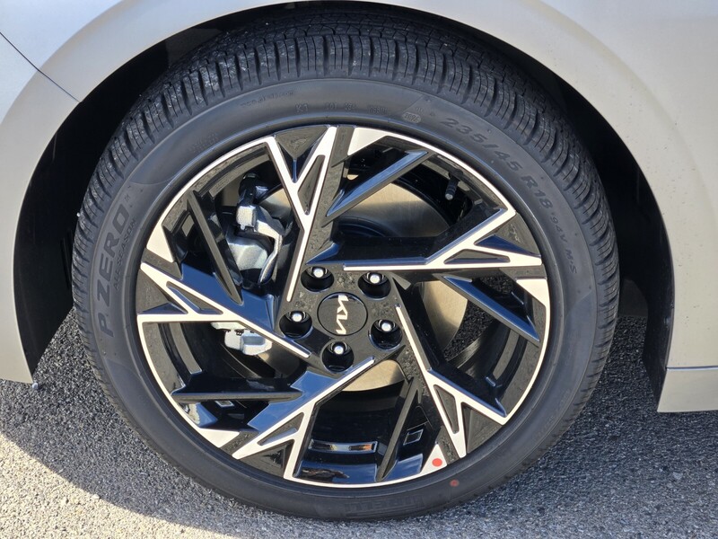 2025 Kia K5 GT-Line photo 5