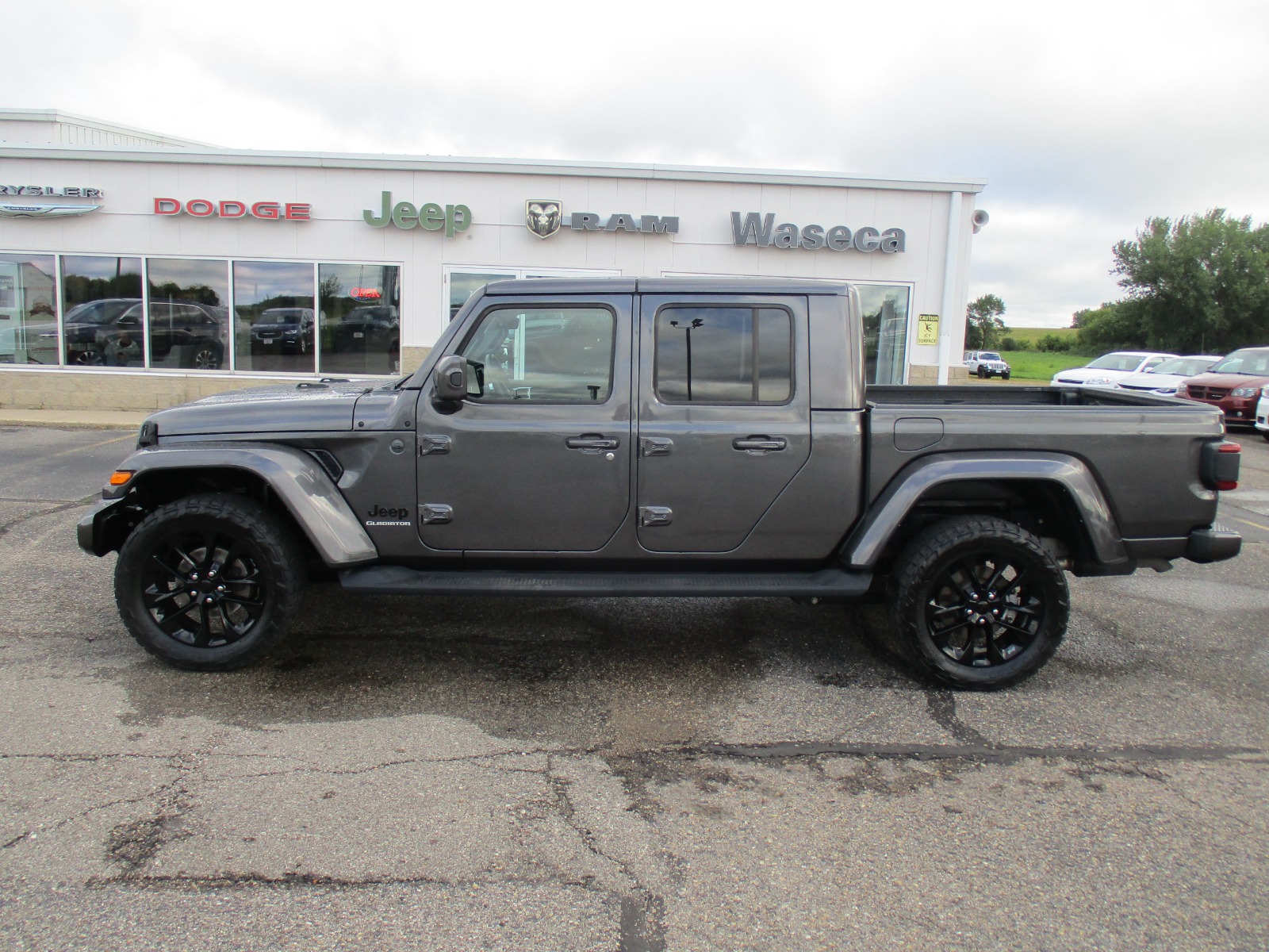 2021 Jeep Gladiator Overland photo 2
