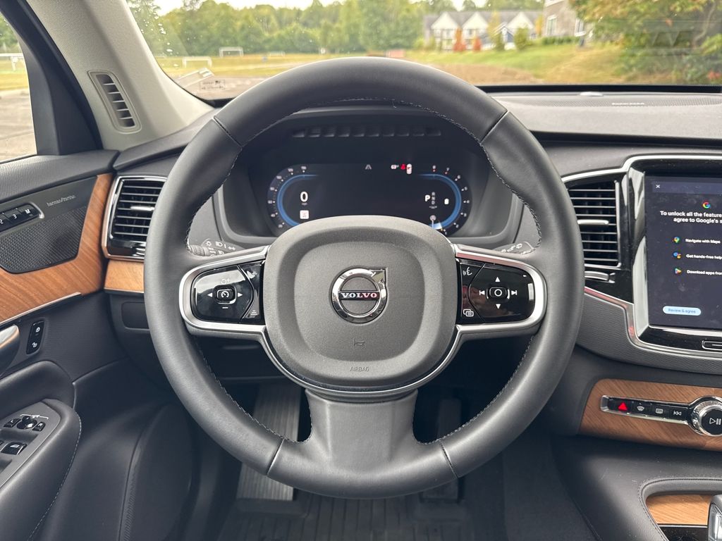 2025 Volvo XC90 Plus photo 18