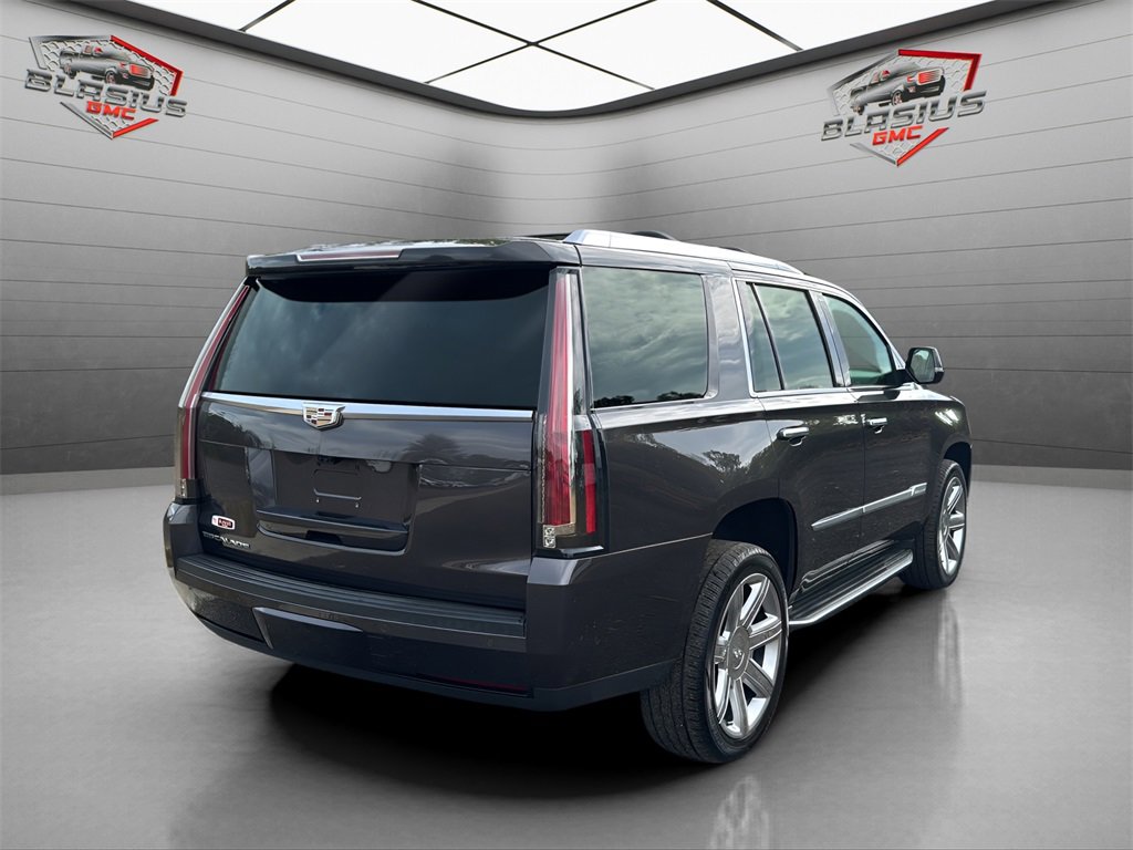 2017 Cadillac Escalade Luxury photo 4