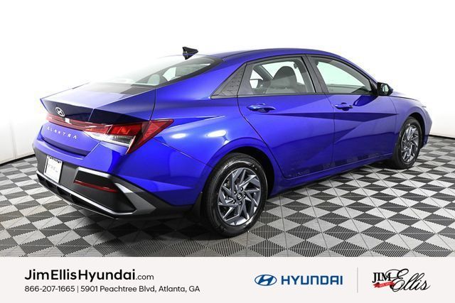 2025 Hyundai Elantra SEL Sport photo 4