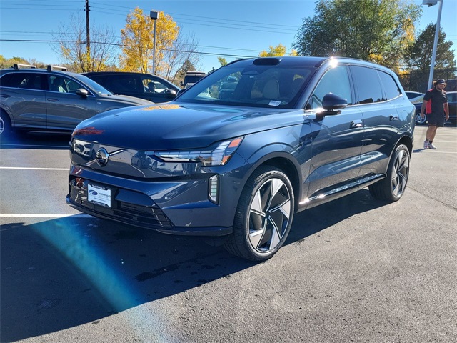 2025 Volvo EX90 Plus