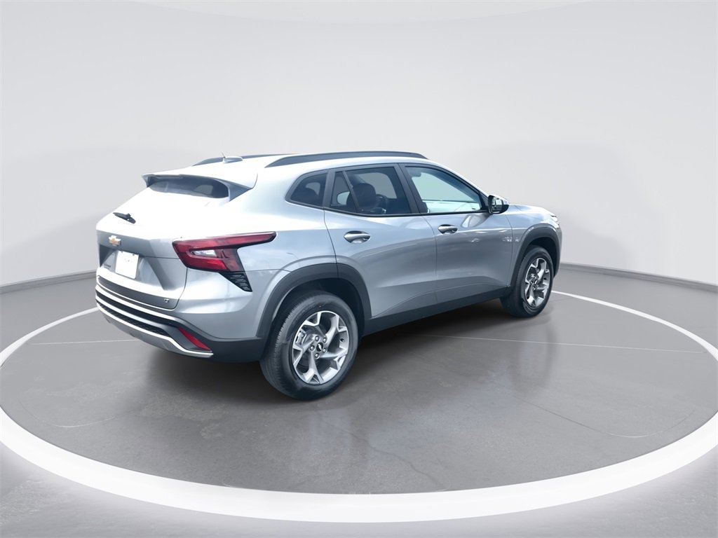 2025 Chevrolet Trax LT photo 8