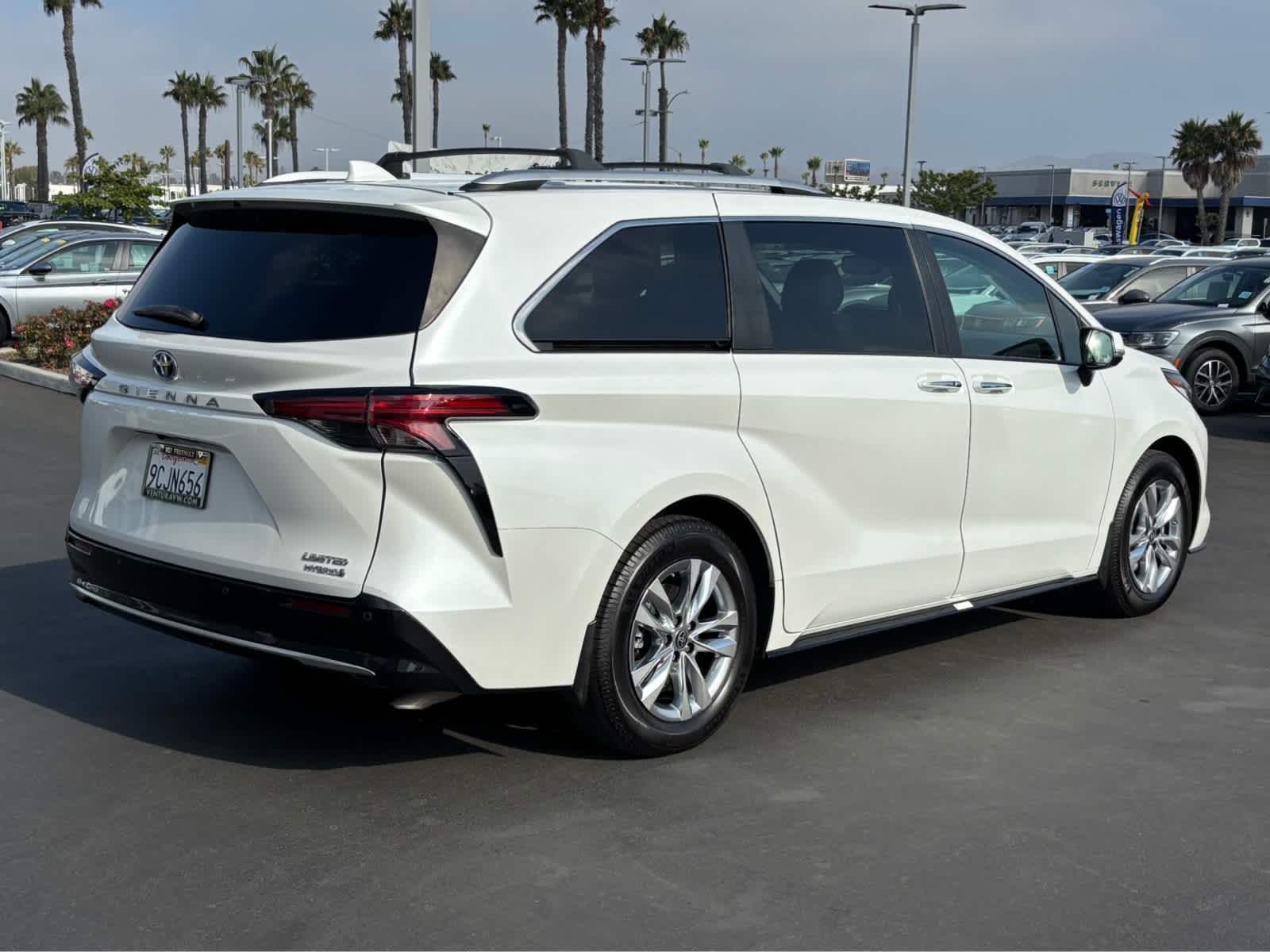 2022 Toyota Sienna Limited photo 3