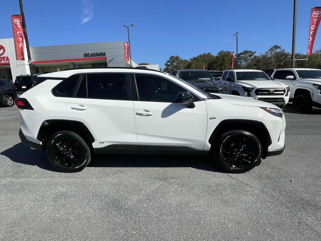 2025 Toyota RAV4 Hybrid LE photo 2