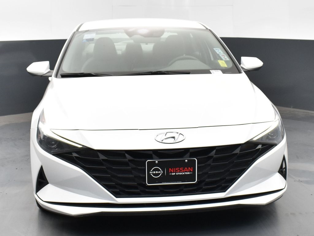 2023 Hyundai Elantra SEL photo 2