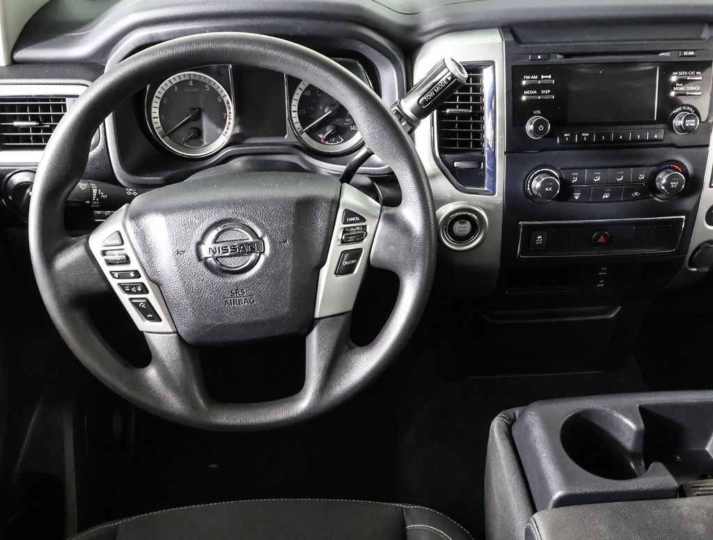 2018 Nissan Titan SV photo 10