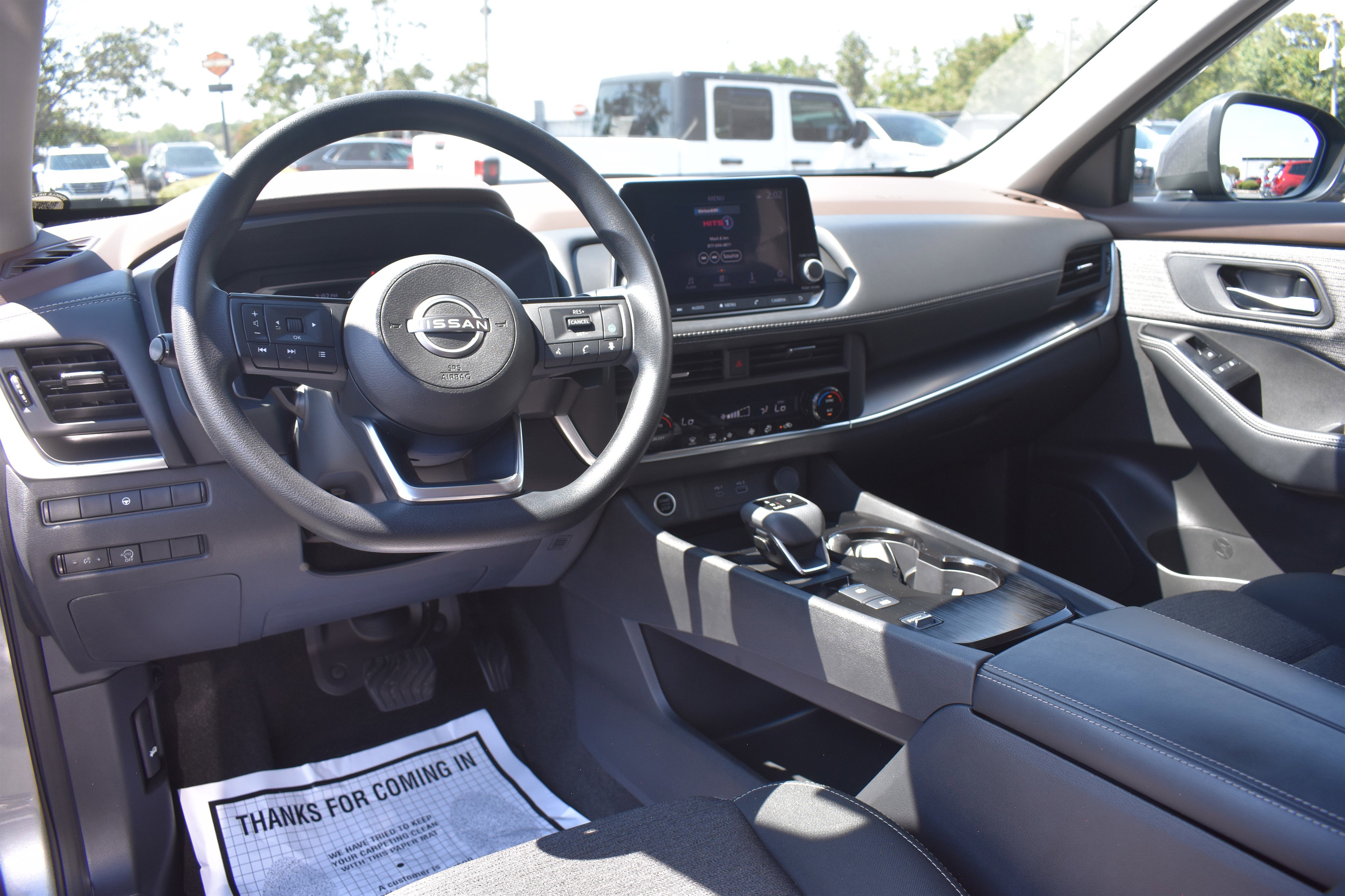 2023 Nissan Rogue SV photo 4