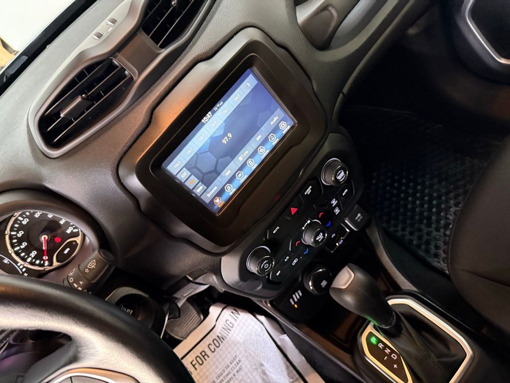 2020 Jeep Renegade Latitude photo 24