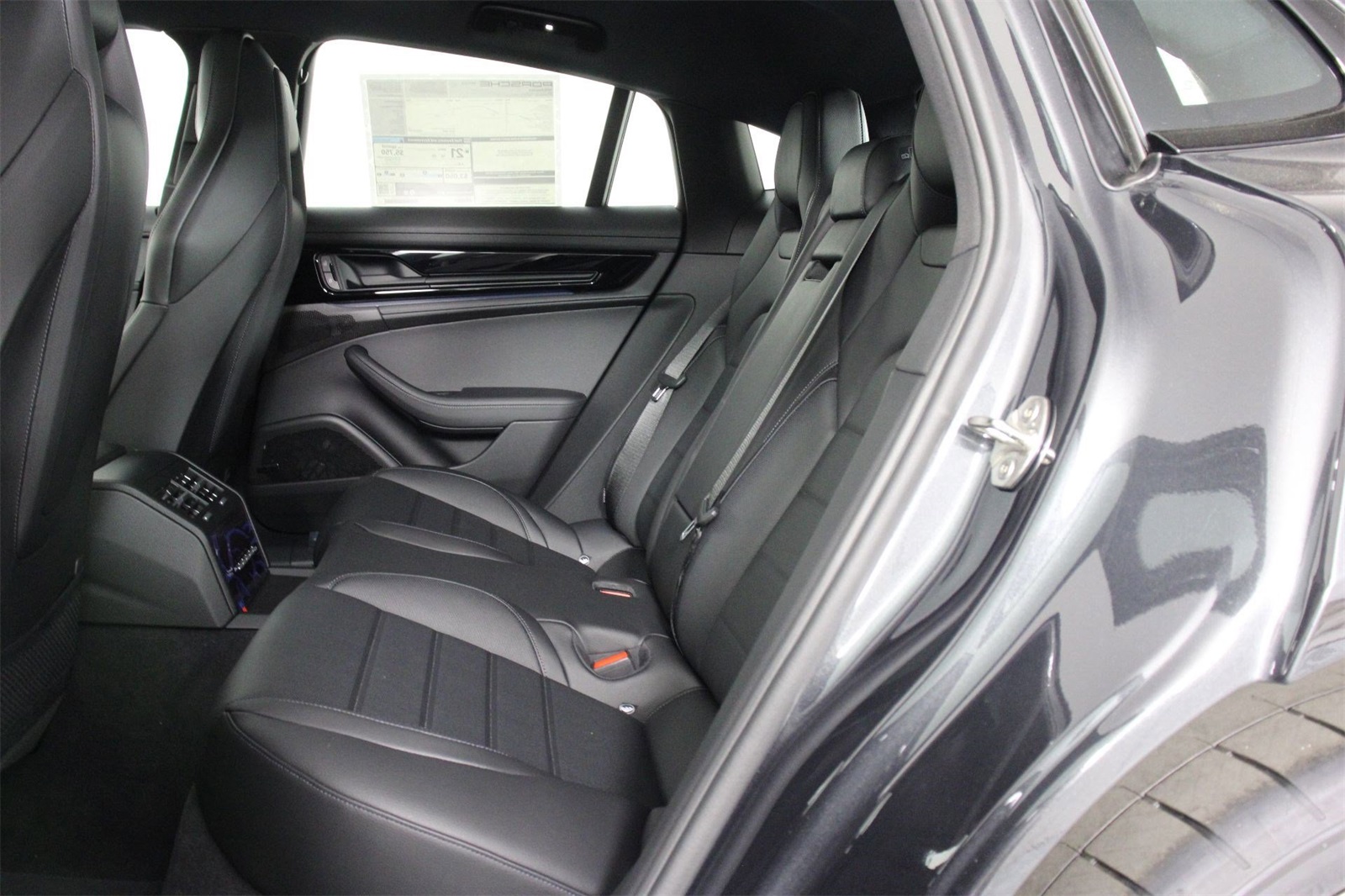 2025 Porsche Panamera 4 photo 17