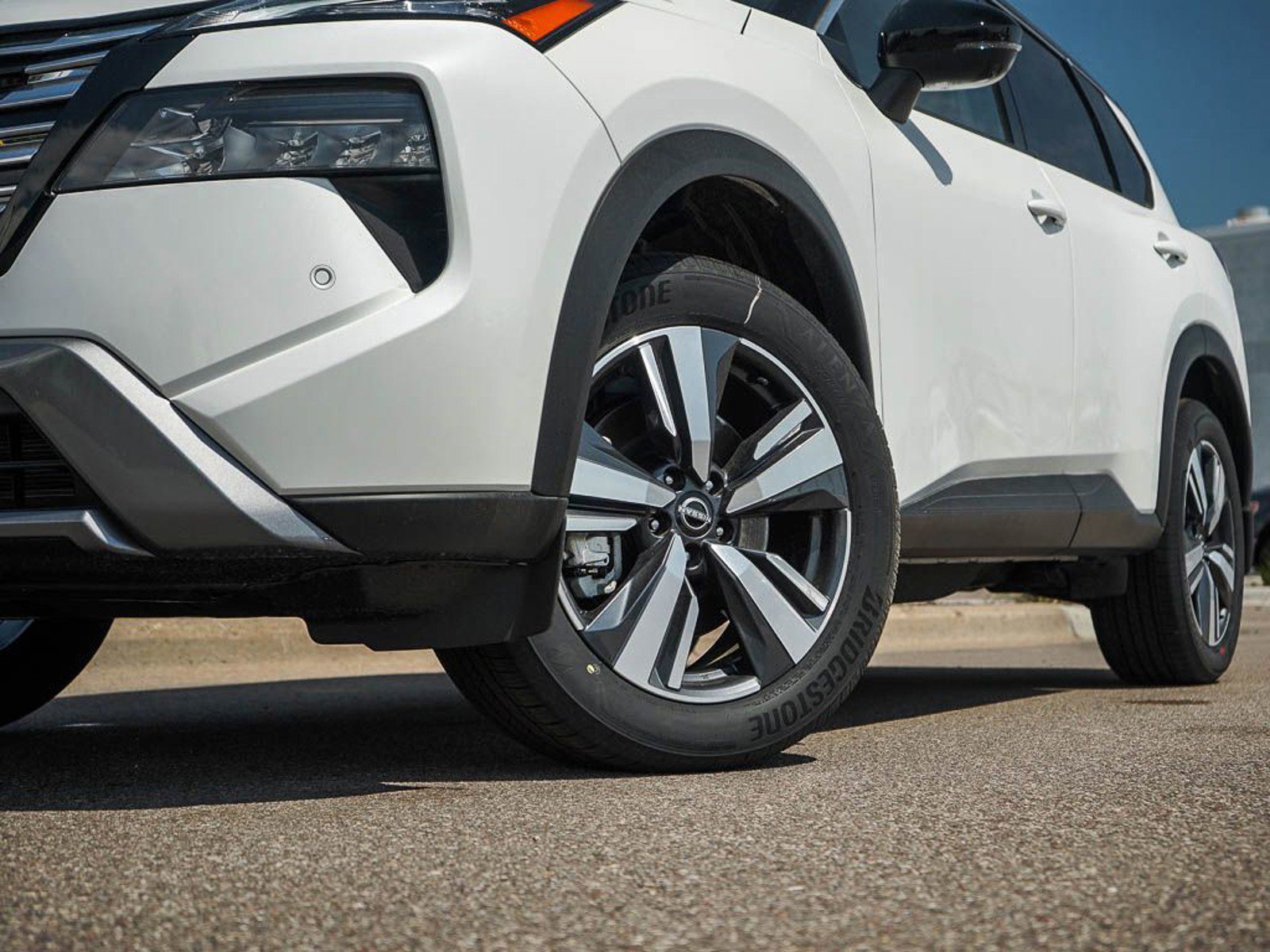 2025 Nissan Rogue SL photo 4