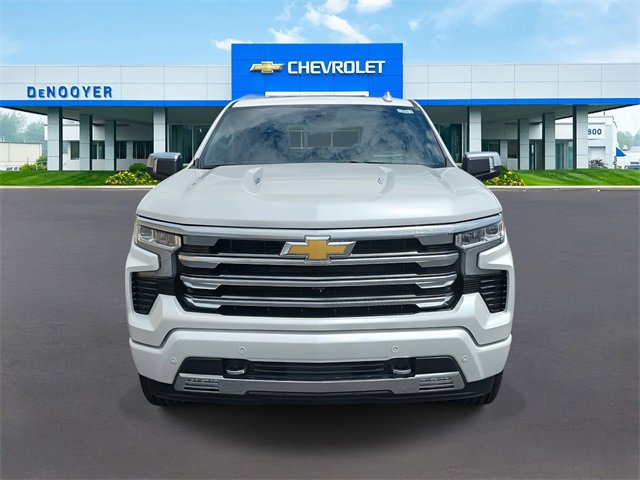 2025 Chevrolet Silverado 1500 High Country photo 2