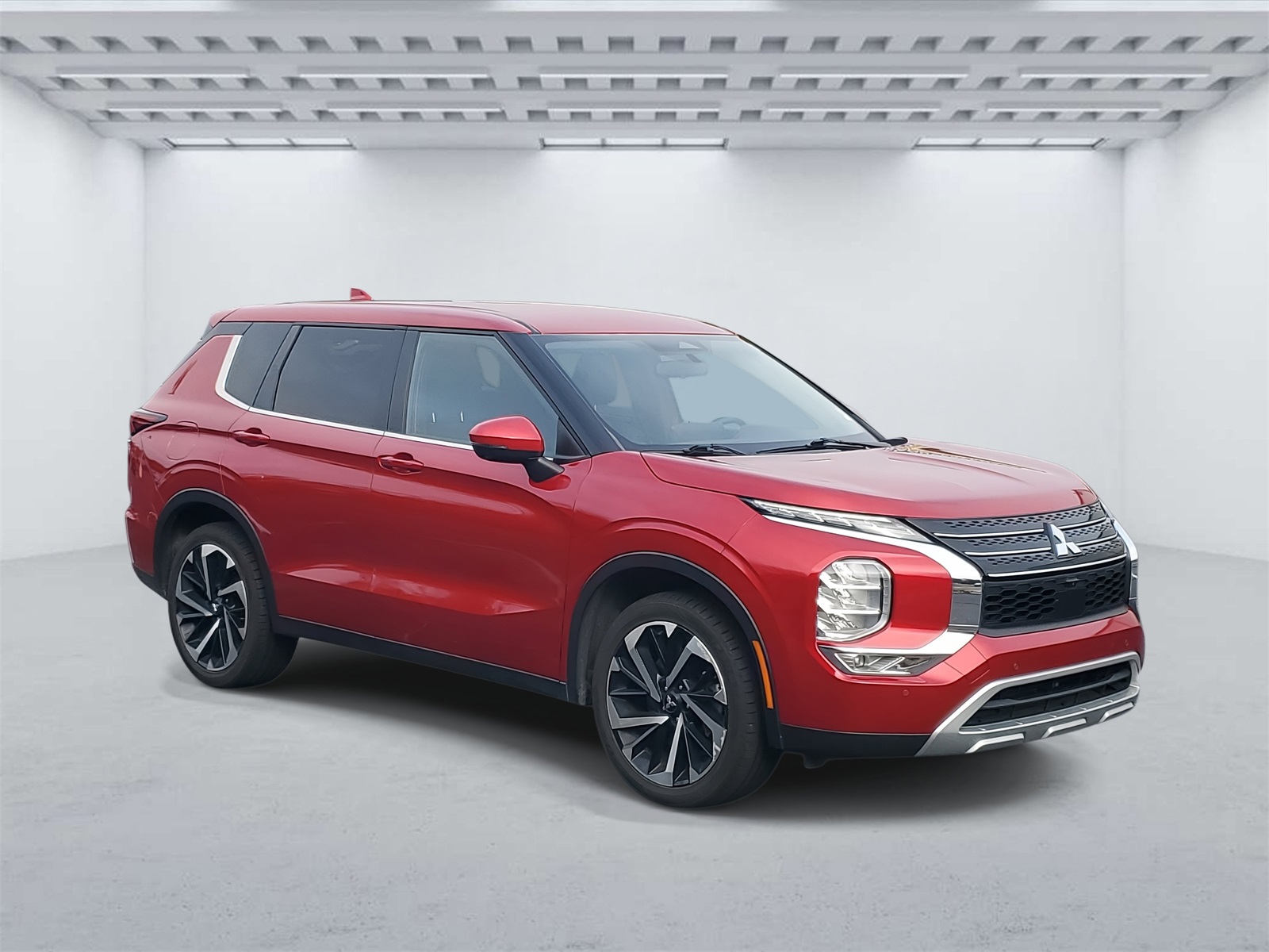 2024 Mitsubishi Outlander SE's photo