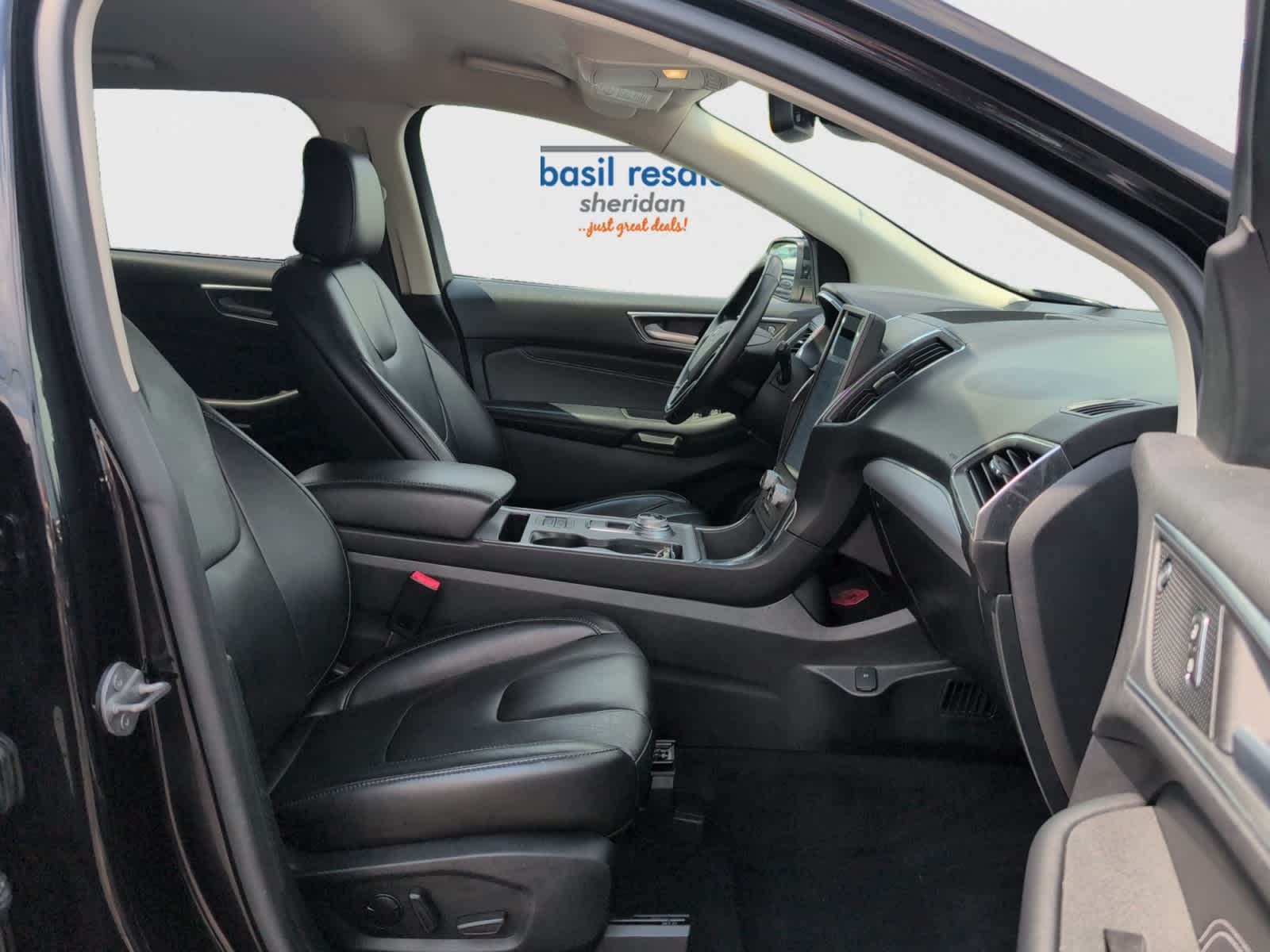2021 Ford Edge Titanium photo 17