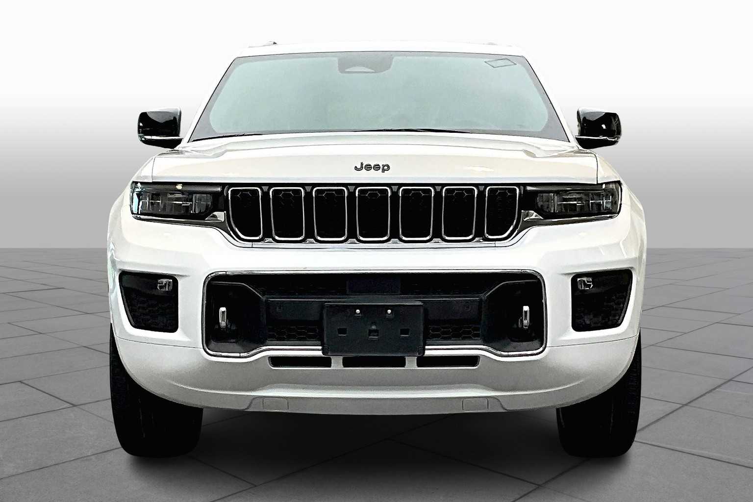 2022 Jeep Grand Cherokee Overland photo 3